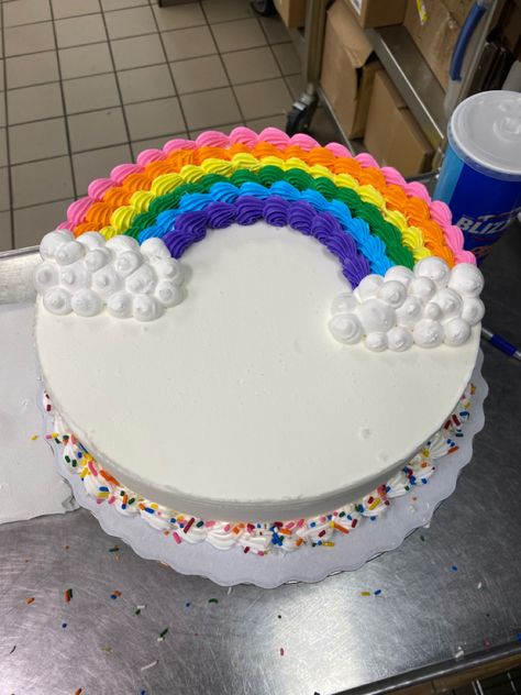 8in Round Cake Ideas, Two Layer Cake Birthdays, Simple Summer Cake Designs, Dairy Queen Cake Ideas, 4h Cake Decorating Ideas, Dairy Queen Cake Designs, Dairy Queen Ice Cream Cake Designs, Basic Cake Designs, Ice Cream Cake Designs