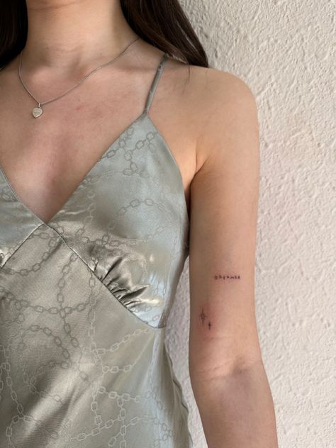 Fine line, tattoo, acotar themed, star tattoo, aesthetic tattoo, dreamer tattoo, throne of glass, book themed tattoos. Star Tattoo Aesthetic, Book Themed Tattoos, Dreamer Tattoo, Tattoos Fine Line, Tato Minimal, Bookish Tattoos, Themed Tattoos, Magic Runes, Ear Tattoo Ideas