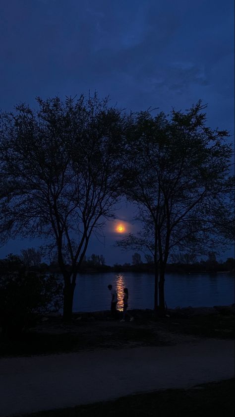 moonlight aesthetic moon sky night couple relationship blue dark night Night Couple Pic, Couple In Nature Aesthetic, Night Sky Couple, Romantic Night Aesthetic, Blue Relationship Aesthetic, Couple Midnight Aesthetic, The Night We Met Aesthetic, Late Night Couple Aesthetic, Summer Night Sky