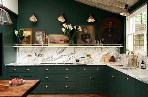 A U S T I N J A M E S (@austinjames_decor) • Instagram photos and videos Green Countertops, Dark Green Kitchen, Devol Kitchens, Green Kitchen Cabinets, London Kitchen, English Kitchens, Charles Rennie Mackintosh, Cabinet Kitchen, Green Cabinets