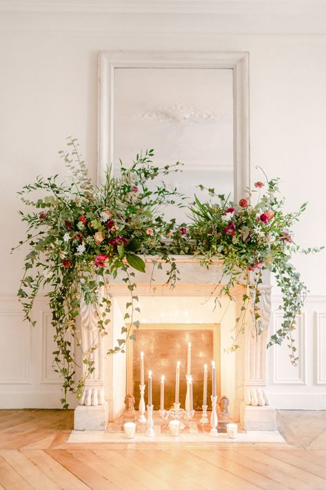 Mantel Floral Arrangements, Wedding Fireplace Decorations, Mantel Flowers, Wedding Mantle, Wedding Fireplace, Paris Elopement, Fireplace Mantle Decor, Winter Elopement, Christmas Fireplace