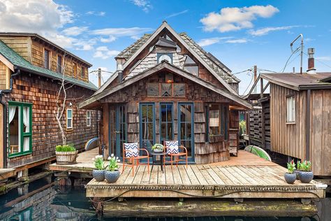 Floating Homes, Houseboat Living, Lakefront Living, Lakefront Property, House Sitting, Tiny House Movement, Floating House, Waterfront Property, Building Permits