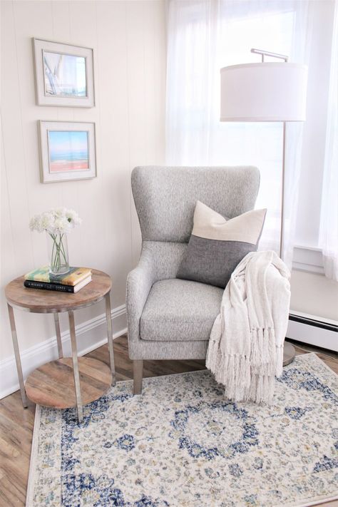 Cozy coastal reading nook design Coastal Cozy, Bedroom Nook, Cozy Reading Corners, Bedroom Corner, Decor Ikea, Living Room Corner, Chair Table, Room Corner, Cozy Reading Nook