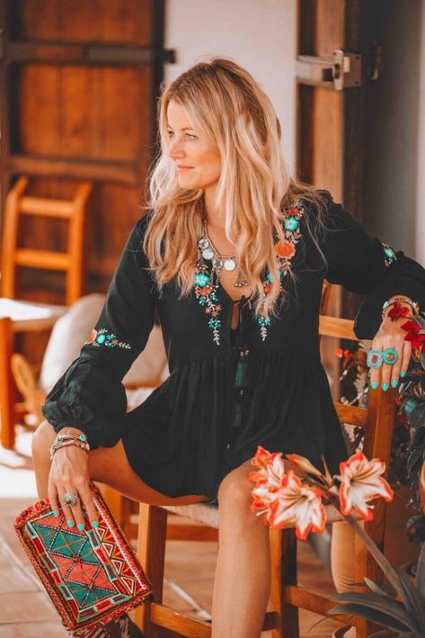 The ultimate bohemian Ibiza look you just have to try this summer Boho Outfit Ideas, Inspiring Hairstyles, Look Boho Chic, Ibiza Outfits, Boho Outfit, Estilo Real, Outfit Ideas For Women, Boho Style Outfits, Boho Fashion Bohemian