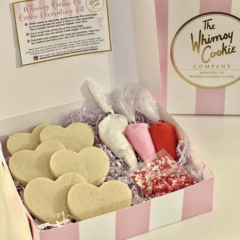 Valentines Cookie Decorating Kit, Valentines Sweet Box Ideas, Valentine Cookies Packaging, Aesthetic Party Decor, Valentine Cookie Kit, Heart Cookies Decorated, Galentines Aesthetic, Cookie Kits, Valentine Cookies Decorated