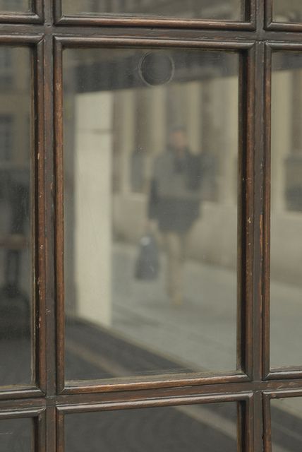 Saul Leiter Photography, Person Walking, Saul Leiter, William Eggleston, Robert Frank, New York School, Photography Artistic, Window Frames, Colour Photograph