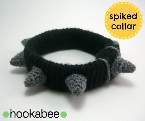 crocheted spiked dog collar Crochet Collars, Spiked Dog Collar, Cute Dog Collars, Custom Dog Collars, Crochet Collar, Diy Crochet Projects, Crochet Dog, Crochet Cat, Crochet Animals