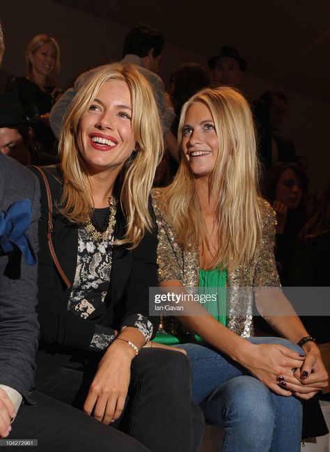 Sienna Miller and Savannah Miller attends the Matthew Williamson... News Photo - Getty Images Sienna Miller Fringe, Sienna Miller Hair, Savannah Miller, Sienna Miller Style, Battersea Power Station, Rose Gold Makeup, 2011 Fashion, Sienna Miller, Rose Gold Hair