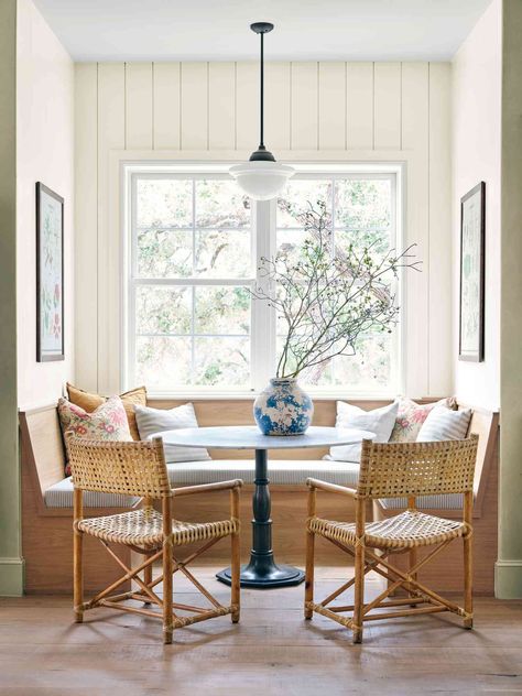 breakfast nook - Google Search Lion's Den, Breakfast Nooks, Sala Grande, Heirloom Furniture, Banquette Seating, Kitchen Nook, Bistro Chairs, Dining Nook, Small Dining