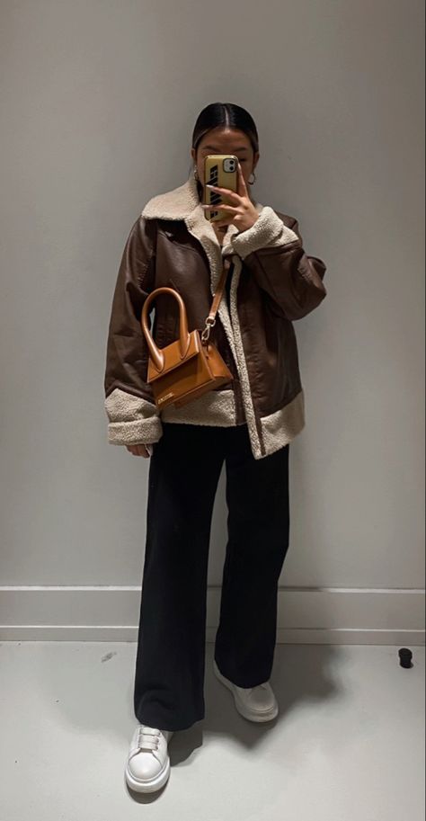 brown oversized moro jacket with trousers, alexander mcqueen sneakers and brown Jacquemus bag Oversized Moto Jacket Outfit, Oversized Biker Jacket For Fall, Oversized Winter Biker Jacket With Pockets, Casual Oversized Biker Jacket With Pockets, Luxury Oversized Fall Biker Jacket, Oversized Leather Biker Outerwear, Moto Jacket, Outfit Inspo Fall, Fall Outfits