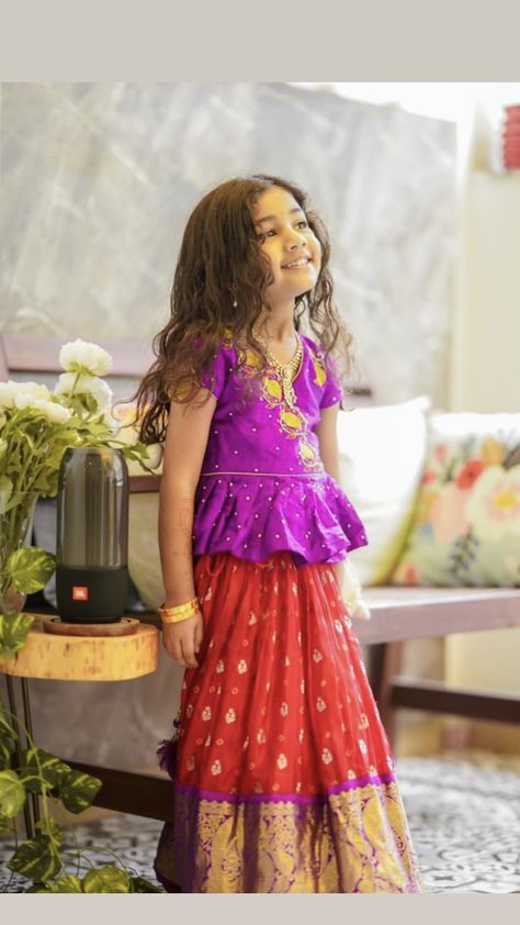 Allu Arha Dresses, Allu Arha Lehanga, Baby Langa Blouse Designs, Allu Arjun Hairstyle New, Kids Langa Blouse Designs Latest, Pattu Langa For Baby Girl, Reshme Langa Blouse, Baby Girl Langa Blouse Designs, Kids Party Wear Dresses