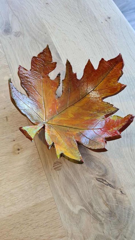 33 Creative Thanksgiving crafts for adults to try - Anuri's Journey Ceramic Leaf Bowl, Fall Pottery Ideas, Thanksgiving Crafts For Adults, Hay Bale Art, Leaf Pottery, Easy Diy Thanksgiving, Autumn Leaves Art, Fall Decor Diy Crafts, Famous Characters