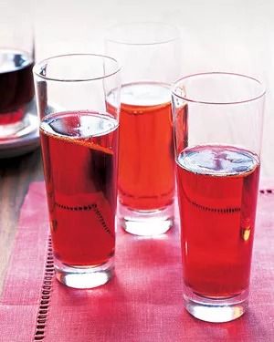 Kir Royales Recipe Royal Drink, Best Christmas Cocktails, Bridal Shower Cocktails, Sparkling Wine Cocktails, French Cocktails, Kir Royale, Fall Cocktails Recipes, Fresh Fruit Recipes, Fall Cocktails