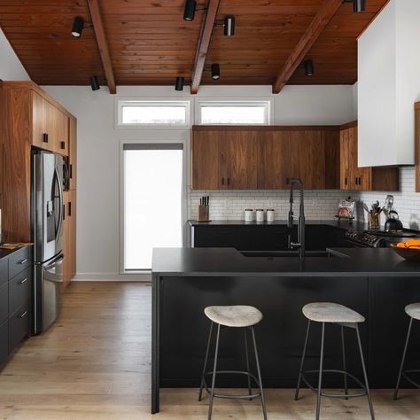 75 Mid-Century Modern Kitchen Ideas You'll Love - February, 2024 | Houzz Midcentury Modern Kitchen Black Countertops, Black And Teak Kitchen, Mid Century Modern Black Kitchen, Mid Century Black Kitchen, Black Lower Cabinets Wood Upper, Venice Bungalow, Black Walnut Kitchen, Black Lower Cabinets, Modern Kitchen Pictures