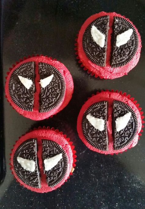 Deadpool cupcakes … Venom Party Food, Deadpool Party Decorations, Deadpool Party Ideas, Venom Cupcakes, Deadpool Birthday Party Ideas, Deadpool Cupcakes, Venom Birthday Party Ideas, Marvel Themed Birthday Party, Hero Theme Party