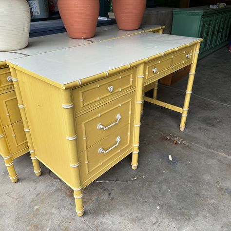 AVAILABLE TO CUSTOMIZE✨ 4 drawer thomasville faux bamboo desk, features original hardware and functional drawers. Perfect for any color! Bamboo always looks amazing once refinished 🔥 Comes with chair! Message me if interested- $399- refinished to the color of your choice from benjamin moore in a satin finish 46” long 19” wide 30” tall Bamboo Desk, Bamboo Furniture, Faux Bamboo, Benjamin Moore, Satin Finish, Drawers, Stain, Desk, Satin