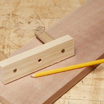 Foolproof Tool for Marking the Center of a Board Center Finder Jig, Center Finder Tool, Woodwork Tips, Center Finder, Woodshop Tools, Wooden Work, Woodworking Vise, Tool Tips, Woodworking Kits