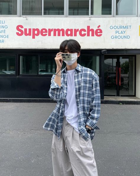 Spring Outfits Men Korean, Korean Outfit Men Summer, Male K Fashion, Casual Korean Men Outfits, Boyfriend Outfit Men Korean, Korean Boy Outfits Aesthetic, Korean Men Outfit Casual Summer, Korean Male Style, Y2k Male Fashion