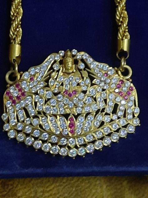 Gold Jewellry, Choker Designs, 22k Gold Jewelry, Fancy Blouse, Mangalsutra Designs, Blouse Hand Designs, Gold Fashion Necklace, Gold Jewellery Design Necklaces, Fancy Blouse Designs