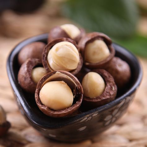 Macadamia Nut Benefits, Nut Benefits, Healthy Nuts, Macadamia Oil, Macadamia Nuts, Fun Snacks, Healthy Snacks Recipes, Dried Fruit, Macadamia