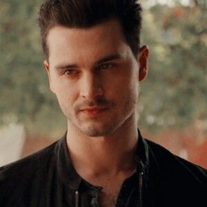 Tvd Enzo, Enzo St John, Enzo Tvd, Enzo Vampire Diaries, Michael Malarkey, Ian Somerhalder Vampire Diaries, Boy Gif, Klaus Mikaelson, Stefan Salvatore