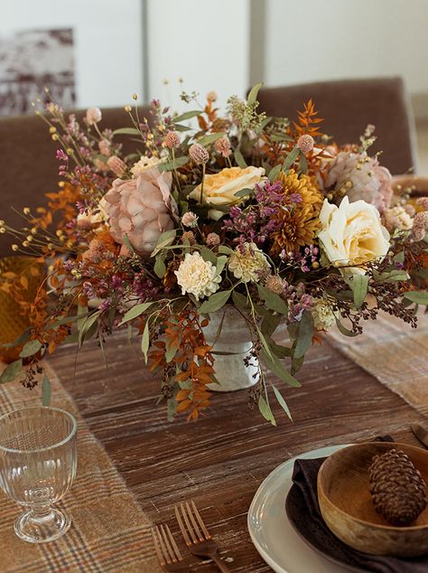 Amber Interiors Thanksgiving, Flower Arrangements Thanksgiving, Thanksgiving Floral Tablescape, Floral Thanksgiving Centerpieces, Thanksgiving Flowers Arrangements, Fall Flower Centerpiece, Thanksgiving Arrangements Floral, Thanksgiving Table Flowers, November Floral Arrangements