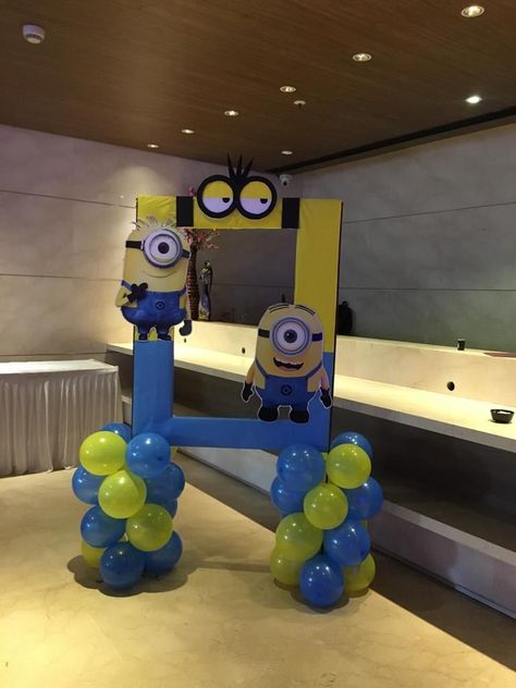 Minions Centerpiece Ideas, Minion Halloween Decorations, Minions Backdrop, Minion Photo Booth, Minion Decor, Minion Centerpieces, Minion Party Decorations, Minions Birthday Theme, Minion Decorations