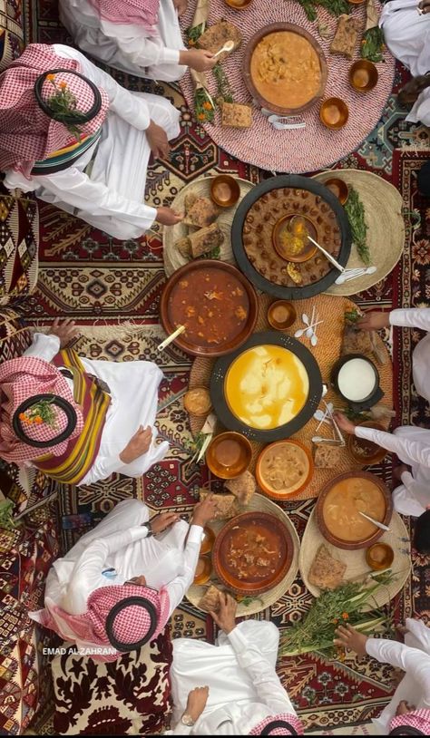 Saudi Arabia Cuisine, Food Saudi Arabia, Saudi Arabia Restaurant, Saudi Arabia Culture Aesthetic, Old Saudi Arabia Aesthetic, Saudi Arabia Culture, Camping Meals, Restaurant