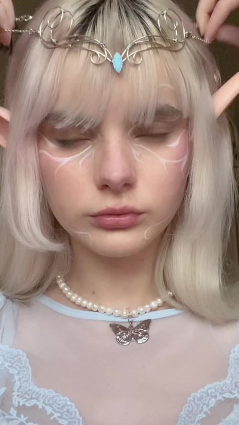 Air Fairy Makeup, Parkerhupf Makeup, Fairy Cosplay Makeup, Elfen Make Up, Elf Cosplay Makeup, Elf Makeup Aesthetic, Angel Make Up, Dnd Makeup, Elf Makeup Looks