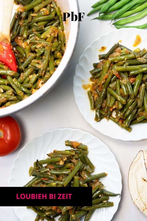 Loubieh bi zeit is a traditional Lebanese green beans dish. The braised green beans are cooked with tomato, onion and garlic until tender. This is a vegan and gluten free recipe. Loubieh Recipe, Lebanese Green Beans, Vegan Lebanese, Arabisk Mad, Green Beans Side, Green Bean Dishes, Braised Greens, Iftar Recipes, Lebanese Food