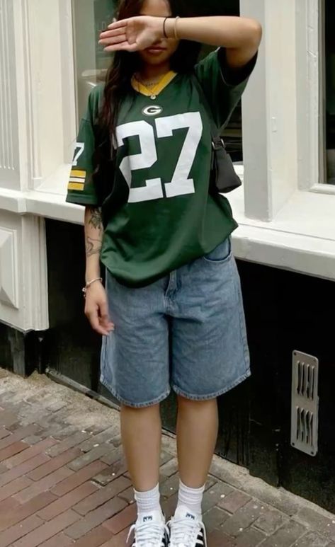 Baggy Clothes Fashion, Fashion Baggy Clothes, Varsity Outfit, Fashion Stockholm, Dope Fashion Outfits, Money Minimalist, Football Jersey Outfit, Fashion Baggy, Fashion For Girls