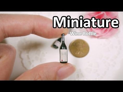 Miniature Piano, Miniature Food Tutorials, Polymer Canes, Dollhouse Tutorials, Dollhouse Miniature Tutorials, Dollhouse Miniatures Diy, Miniature Bottles, Miniature Projects, Dollhouse Food