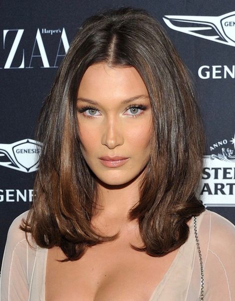 Bella Hadid at Harper's Bazaar Icons party 2018 Pinned Straight Hair, Bella Hadid Bob Haircut, Layered Lob Straight, Mid Hair Layers, Bella Hadid Hair Color, Breast Length Hair, Bella Hadid Haircut, Lob Straight Hair, Hairstyle Oblong Face