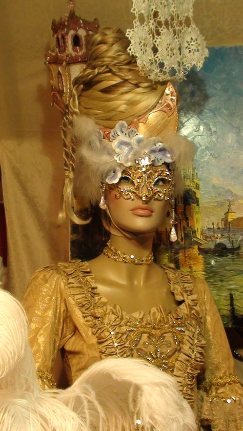 Why wear a wig on your head when you can wear your wig in a Chinese Junk on your head? And what's with the doily? Venice Mask, Venetian Carnival Masks, Venetian Carnival, Carnival Mask, Masked Ball, Carnival Of Venice, Venetian Masks, Venetian Mask, Mardi Gras Mask