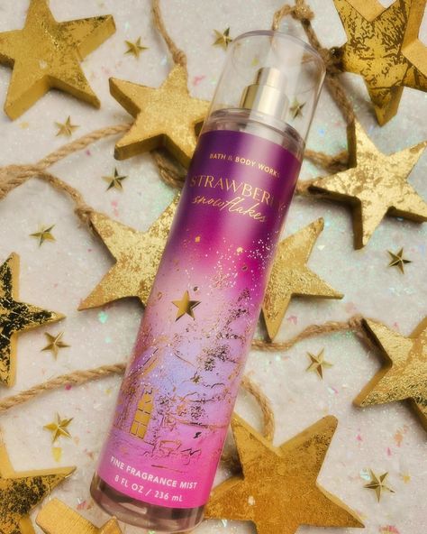 🍓Strawberry❄️Snowflakes, '24!⭐️ 🍓Strawberry Snowflakes has returned! I’ve always been a big fan of this one, so I am happy to see it! (It smells just the same this year!) If you have never sniffed this one previously, definitely give it a try! There's something about this one that really works with my body chemistry! ❄️Coming up, tomorrow, I’ll have a post featuring ALL of the different, packaging Strawberry Snowflakes has had through the years. I have a lot of thoughts on this, so we can... Strawberry Snowflakes Perfume, Strawberry Snowflakes, Body Chemistry, Fragrance Mist, Smell Good, Tis The Season, Body Works, I Am Happy, Bath And Body Works