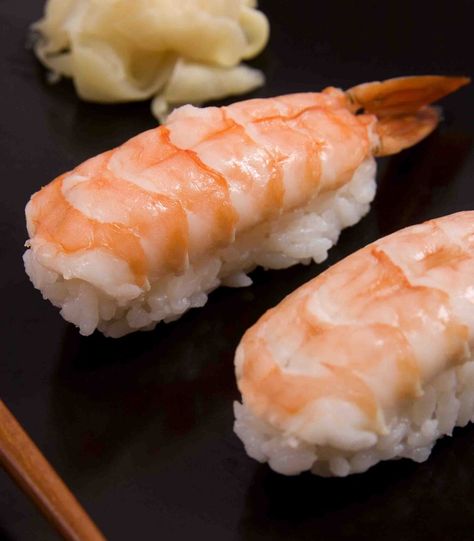 ebi Sushi Without Seaweed, Shrimp Nigiri, Sushi Roll Recipes, Make Sushi, Sashimi Sushi, Types Of Sushi, Sushi At Home, Nigiri Sushi, Sushi Party