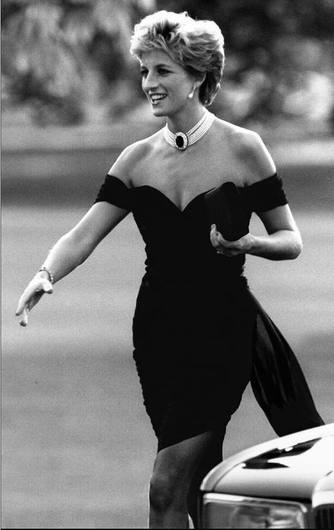 Revenge Dress, Princess Diana Family, Princess Diana Photos, Princess Diana Pictures, Princes Diana, Royal Family News, Lady Diana Spencer, Diana Spencer, Princesa Diana