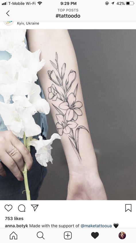 Bird And Flower Tattoo, Swallow Bird Tattoos, Lillies Tattoo, Vogel Tattoo, Animal Tattoo Ideas, Sparrow Tattoo, Swallow Tattoo, Floral Tattoo Sleeve, Lily Tattoo