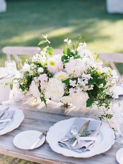 Classic Wedding Centerpieces, Green And White Wedding Flowers, White Wedding Flowers Centerpieces, Green Wedding Centerpieces, Wildflower Centerpieces, White Wedding Centerpieces, Ojai Valley Inn, Greenery Wedding Centerpieces, White Floral Centerpieces