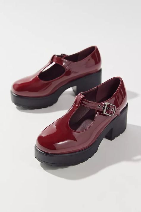 Mary Janes Aesthetic, Patent Mary Janes, Red Mary Janes, Fashion 23, Koi Footwear, Prom Inspo, Business Chic, Platform Mary Janes, Platform Loafers