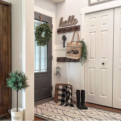 Happy Friday friends! I’m sharing an incredibly talented friend today for #followfriday Dale @bloomingdiyer has transformed every single… Koti Diy, Farmhouse Entryway, Small Entryways, Farmhouse Remodel, Entry Way Design, Small Entryway, Farmhouse Style Kitchen, Modern Farmhouse Kitchens, Country Farmhouse Decor