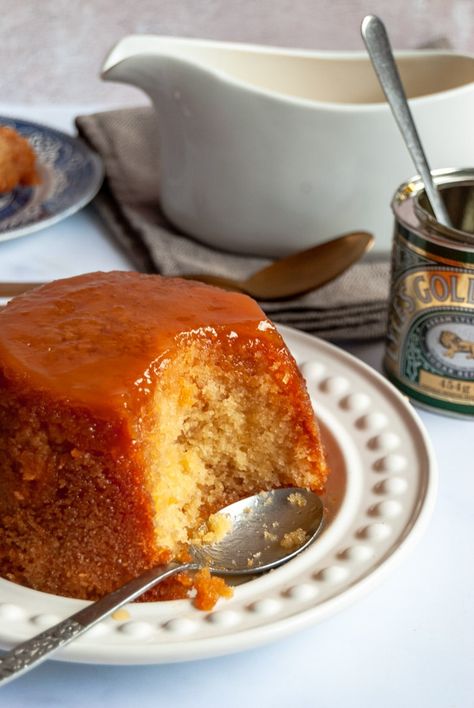 slow cooker golden syrup sponge Slow Cooker Puddings, Syrup Sponge Pudding, Syrup Sponge, Movie Dinner, Sponge Pudding, Hot Desserts, Syrup Cake, British Cooking, Easy Puddings