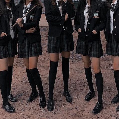 Boarding School Aesthetic, Stile Harry Potter, Gallagher Girls, Uniform Outfits, School Uniform Outfits, Outfits Baggy, Hogwarts Aesthetic, Slytherin Aesthetic, Outfits Black