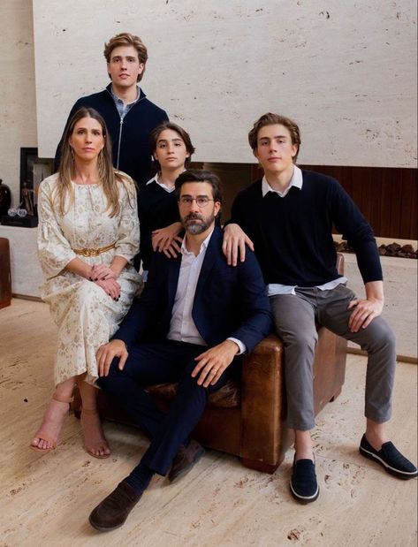 Family Potrait, Dream Family, Super Rich Kids, Rich Family, Aesthetic Boys, Old Money Style, Rich Kids, Family Fashion, Mommy Life