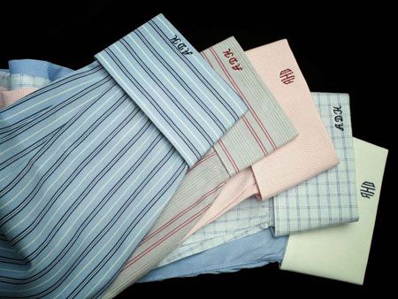 Monogram adds a touch of manly charm to shirt when done subtly. If a man wears a monogram shirt in a conspicuous place like the shirt cuff he looks like he is putting on a show of fake classiness and rich pretension. Mens Custom Dress Shirts, Pin Collar Shirt, Custom Dress Shirts, Bespoke Shirts, Boy Monogram, Monogram Outfit, Applique Monogram, Monogram Shirts, Custom Made Shirts