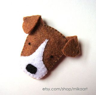 Jack Russell Embroidery, Felt Dog Ornament, Dog Brooch, Felt Dogs, Jack Russel, Dog Crafts, Wool Projects, Felt Brooch, Felt Decorations