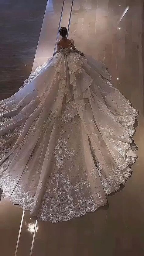 Princess Wedding Dresses Sparkle, Space Dresses, Queen Wedding Dress, Big Wedding Dresses, Light Pink Wedding, Top Wedding Trends, Pretty Quinceanera Dresses, Pretty Wedding Dresses, Fancy Wedding Dresses