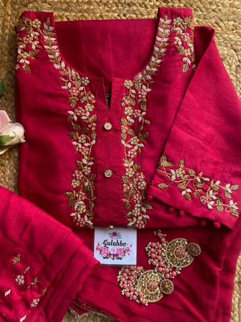 hand embriodered kurti Machi Work, Handwork Design, Advance English, Organza Styles, Agha Noor, Embroidery Red, Mother Daughter Fashion, Printed Suit, Velvet Dress Designs