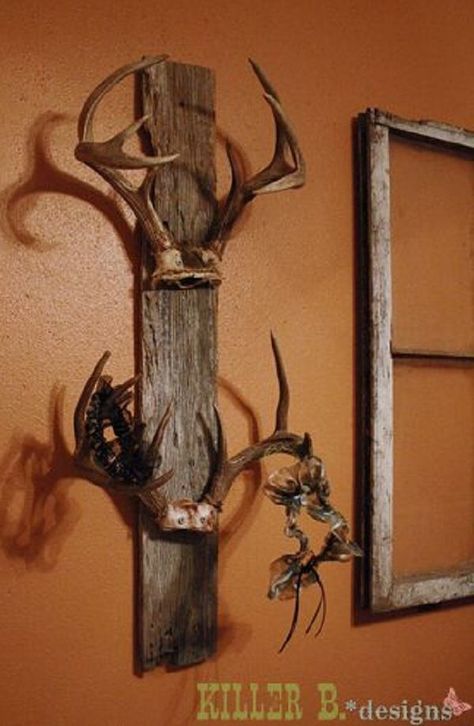 20 Ways to Turn Old Racks into Incredible Antler Art - Wide Open Spaces Antler Ideas, Antler Mount, Deer Antler Decor, Antler Crafts, Deer Horns, Hunting Room, Antler Art, Hunting Decor, Old Barn Wood