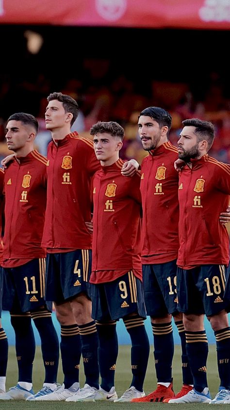 Spain National Football Team, Fc Barcelona Players, Spain Soccer, Spain Football, Soccer Fifa, Fc Barcelona Wallpapers, Football Players Photos, Barcelona Players, Barcelona Team